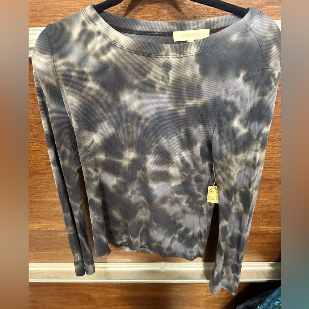 Blue + sky Everyday Long Sleeve Tee in Mantra